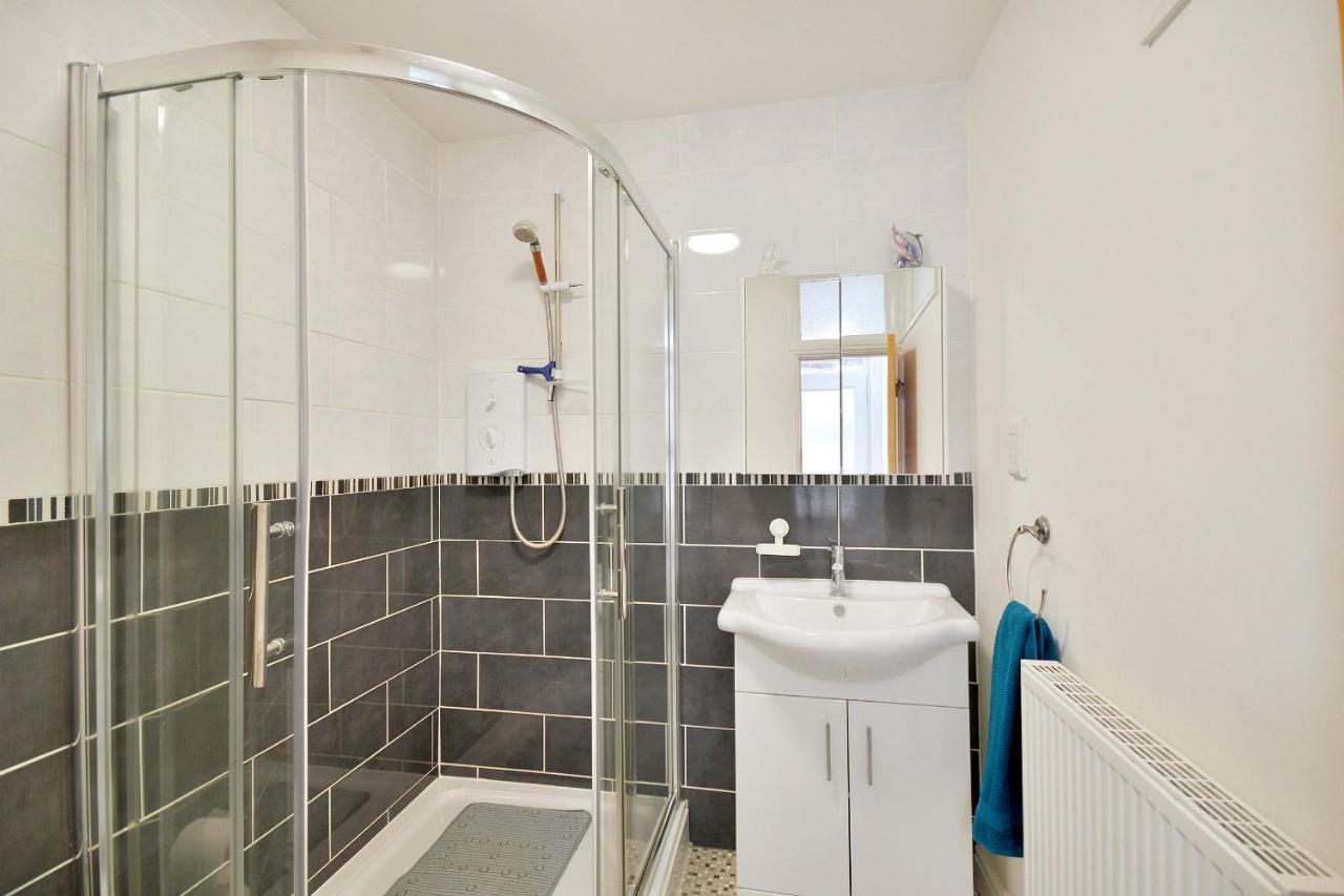 Spacious Modern Ground Floor Apartment, For Up To 6 Guests Scarborough Exterior photo