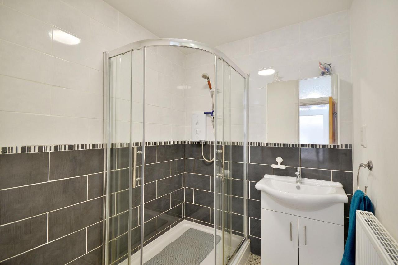 Spacious Modern Ground Floor Apartment, For Up To 6 Guests Scarborough Exterior photo